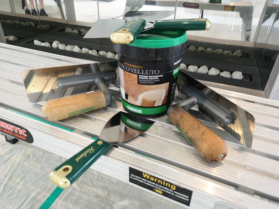 Ottocento velvet metallic finish with applicator trowels