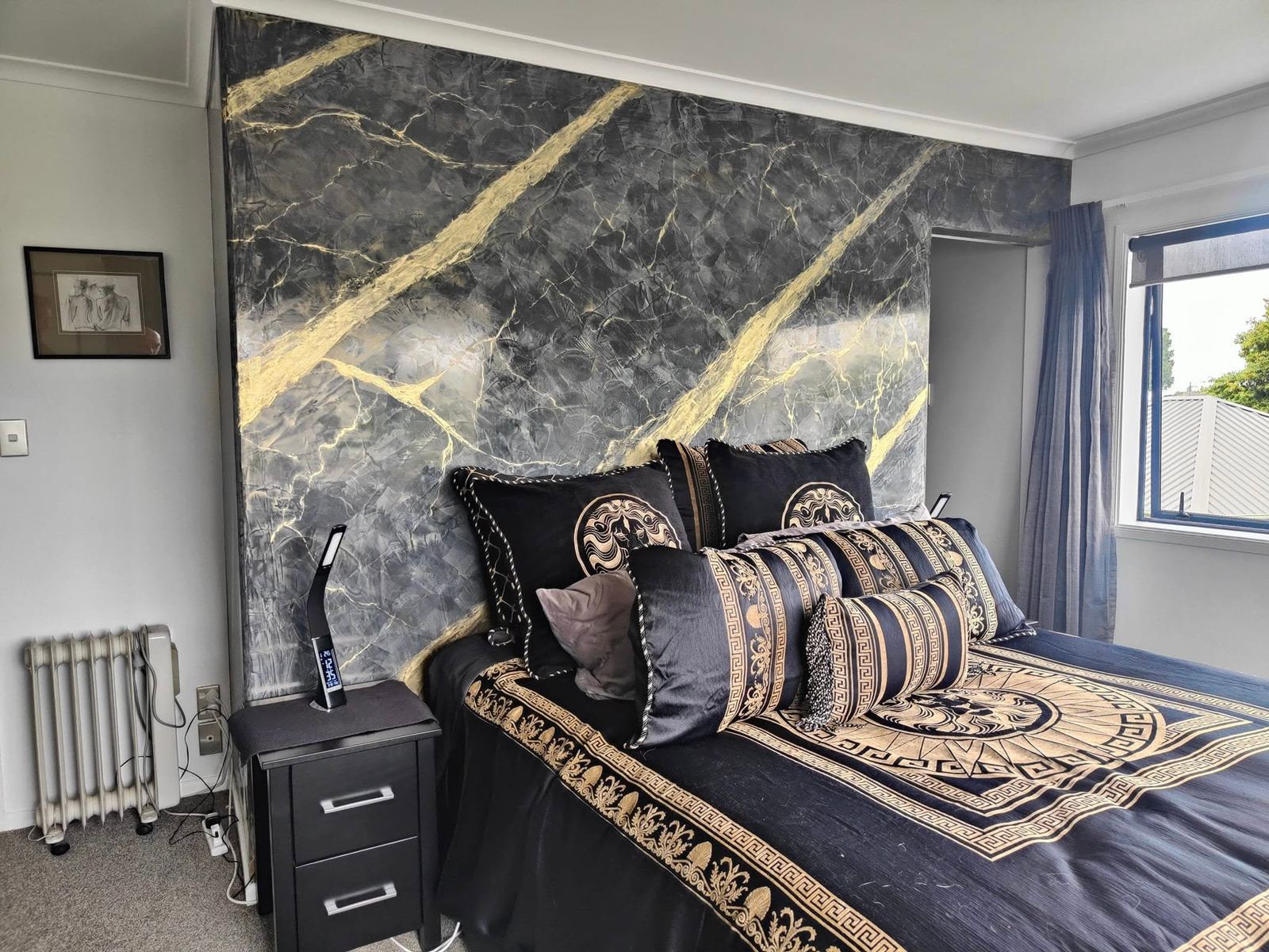 Black and gold polished plaster feature wall, Shirley